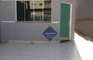 Imagem: A casa possui 3 Dormitórios, 4 Banheiros, 2 Vagas na garagem