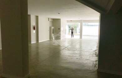 Imagem: O depósito possui 1 Vaga na garagem, 143.800m² de Área e