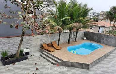 Imagem: A casa possui 3 Dormitórios, 2 Banheiros, 4 Vagas na garagem