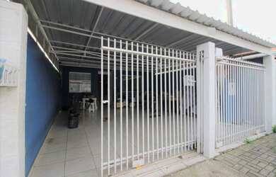 Imagem: A casa em condomínio possui 2 Dormitórios, 1 Banheiro, 2 Vagas