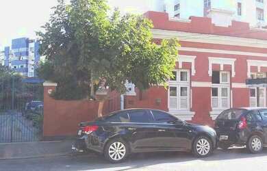 Imagem: A casa possui 5 Dormitórios, 4 Banheiros, 5 Vagas na garagem