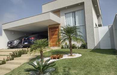 Imagem: A casa em condomínio possui 3 Dormitórios, 2 Banheiros, 4