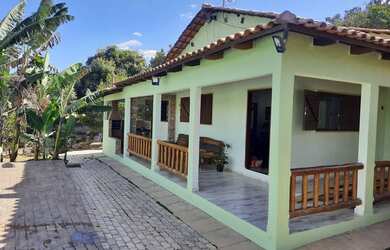 Imagem: A casa possui 2 Dormitórios, 3 Banheiros, 3 Vagas na garagem