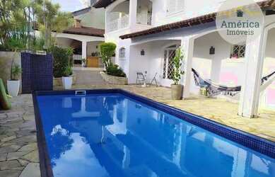 Imagem: A casa possui 5 Dormitórios, 5 Banheiros, 5 Vagas na garagem