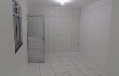 Imagem: A casa possui 1 Dormitório, 1 Banheiro, 30m² de Área e está