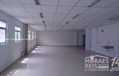 Imagem: O depósito possui 5 Vagas na garagem, 2.598m² de Área e