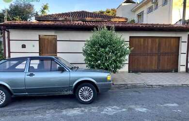 Imagem: A casa possui 3 Dormitórios, 2 Banheiros, 3 Vagas na garagem