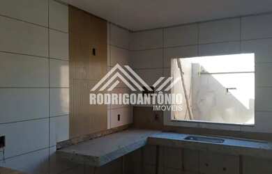 Imagem: A casa possui 2 Dormitórios, 1 Banheiro, 1 Vaga na garagem