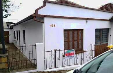 Imagem: A casa possui 3 Dormitórios, 3 Banheiros, 1 Vaga na garagem