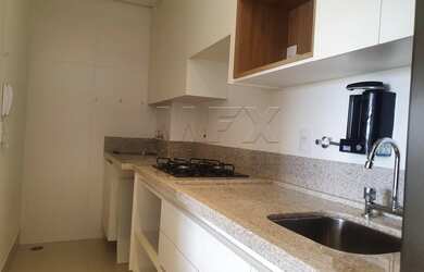 Imagem: O apartamento possui 1 Dormitório, 1 Banheiro, 1 Vaga na garagem