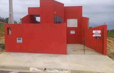 Imagem: A casa possui 2 Dormitórios, 1 Banheiro, 2 Vagas na garagem