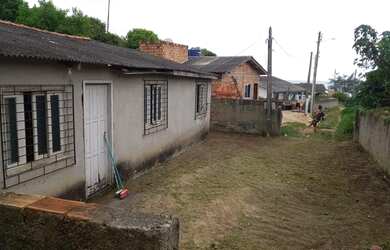 Imagem: A casa possui 3 Dormitórios, 1 Banheiro, 803m² de Área e