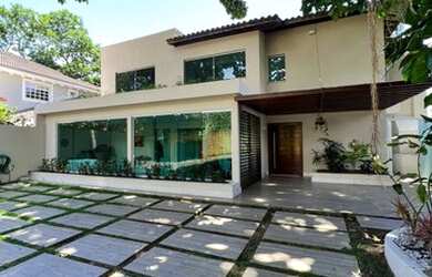 Imagem: A casa em condomínio possui 5 Dormitórios, 5 Banheiros, 4