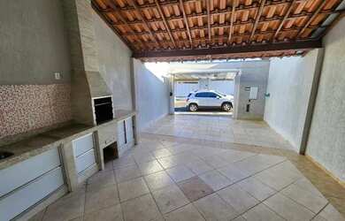 Imagem 2: Casa Polo Clube. Churrasqueira, Área de serviço, 125m² de Áreae2 Vagas...