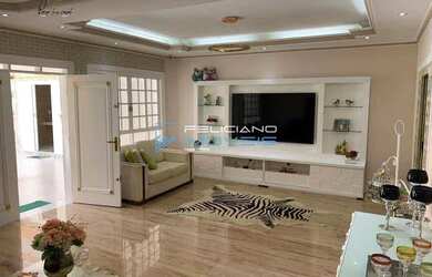 Imagem: A casa possui 4 Dormitórios, 5 Banheiros, 5 Vagas na garagem