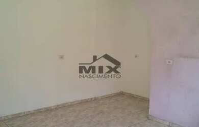 Imagem: A casa possui 1 Dormitório, 1 Banheiro, 1 Vaga na garagem