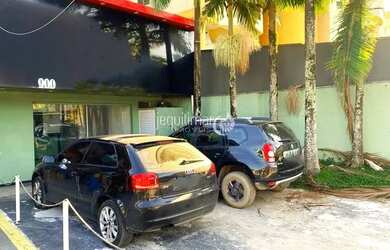 Imagem: O depósito possui 4 Vagas na garagem, 90m² de Área e está