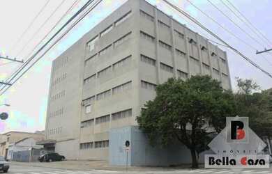 Imagem: O depósito possui 5 Vagas na garagem e 9313m² de Área e está