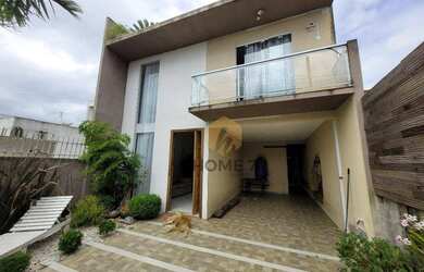 Imagem: A casa possui 2 Dormitórios, 3 Banheiros, 2 Vagas na garagem