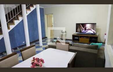 Imagem: A casa possui 3 Dormitórios, 4 Banheiros, 2 Vagas na garagem