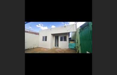 Imagem: A casa possui 2 Dormitórios, 1 Banheiro, 2 Vagas na garagem