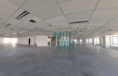 Imagem: O depósito para alugar possui 5 Vagas na garagem e 1832m²