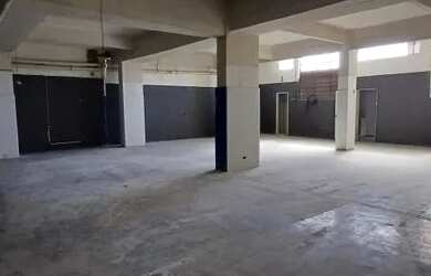 Imagem: O depósito possui 2 Vagas na garagem e 500m² de Área e está