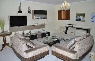 Imagem 3: Casa Residencial. Piscina, 300m² de Área, 2 Vagas na garageme4 Dormitórios