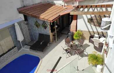 Imagem: A casa possui 2 Dormitórios, 4 Banheiros, 3 Vagas na garagem