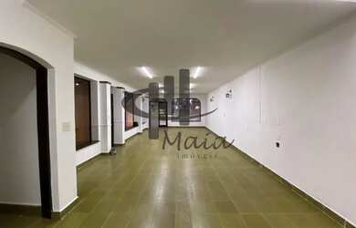 Imagem: A casa possui 4 Dormitórios, 3 Banheiros, 5 Vagas na garagem