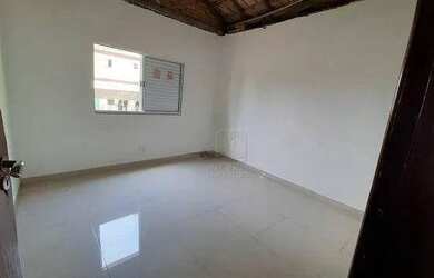 Imagem: A casa possui 2 Dormitórios, 1 Banheiro, 2 Vagas na garagem