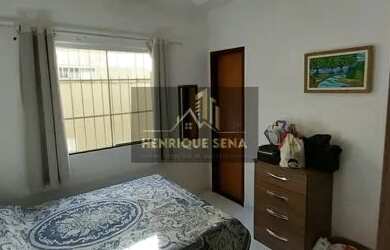 Imagem: A casa possui 2 Dormitórios, 1 Banheiro, 3 Vagas na garagem