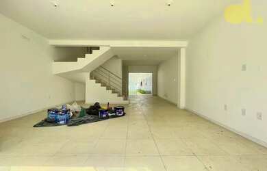 Imagem: A casa à venda possui 3 Dormitórios, 3 Banheiros, 2 Vagas