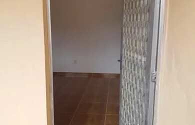 Imagem: A casa possui 1 Dormitório, 1 Banheiro e está localizado