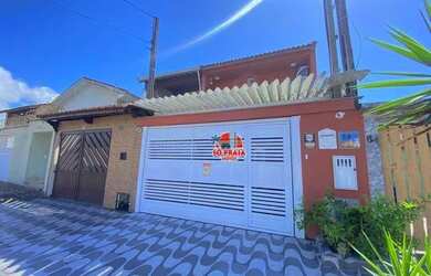 Imagem: A casa possui 2 Dormitórios, 3 Banheiros, 2 Vagas na garagem