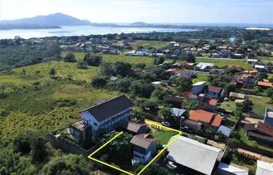 Imagem 2: Sobrado para Venda em Imbituba, Arroio, 1 dormitório, 1 banheiro