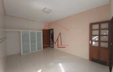 Imagem: A casa possui 3 Dormitórios, 1 Banheiro, 4 Vagas na garagem