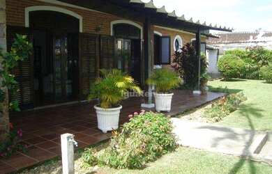 Imagem: A casa possui 5 Dormitórios, 4 Banheiros, 4 Vagas na garagem