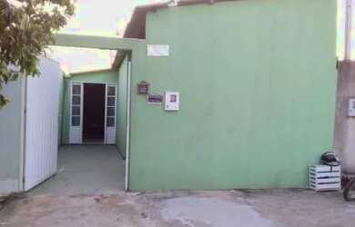 Imagem: A casa possui 3 Dormitórios, 2 Banheiros, 1 Vaga na garagem