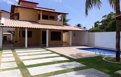 Imagem: A casa possui 4 Dormitórios, 5 Banheiros, 4 Vagas na garagem