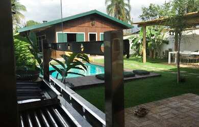 Imagem: A casa possui 4 Dormitórios, 3 Banheiros, 3 Vagas na garagem