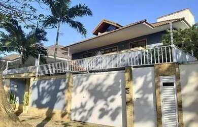 Imagem: A casa em condomínio possui 5 Dormitórios, 5 Banheiros, 2