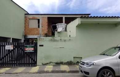 Imagem: A casa possui 5 Dormitórios, 4 Banheiros, 2 Vagas na garagem