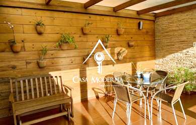 Imagem: A casa possui 2 Dormitórios, 1 Banheiro, 4 Vagas na garagem