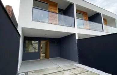 Imagem: A casa possui 3 Dormitórios, 3 Banheiros, 2 Vagas na garagem