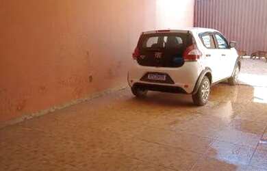 Imagem: A casa possui 4 Dormitórios, 3 Banheiros, 3 Vagas na garagem