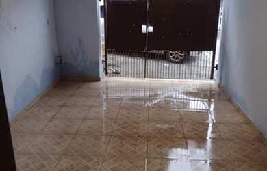 Imagem: A casa possui 1 Dormitório, 1 Banheiro, 1 Vaga na garagem