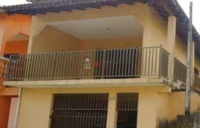 Imagem: A casa possui 3 Dormitórios, 2 Banheiros, 2 Vagas na garagem