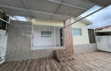 Imagem: A casa possui 3 Dormitórios, 2 Banheiros, 2 Vagas na garagem