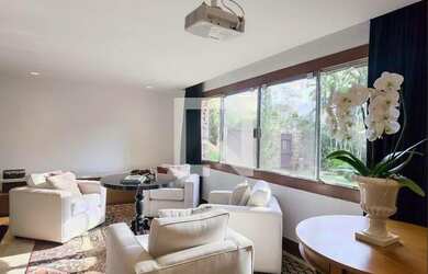 Imagem: A casa em condomínio possui 5 Dormitórios, 5 Banheiros, 4